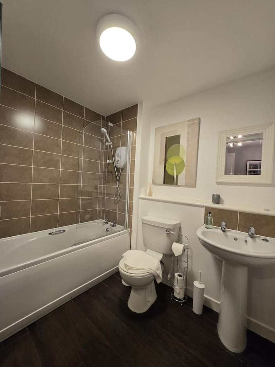 Modern Stirling Apartment - Free Parking House in Stirling
