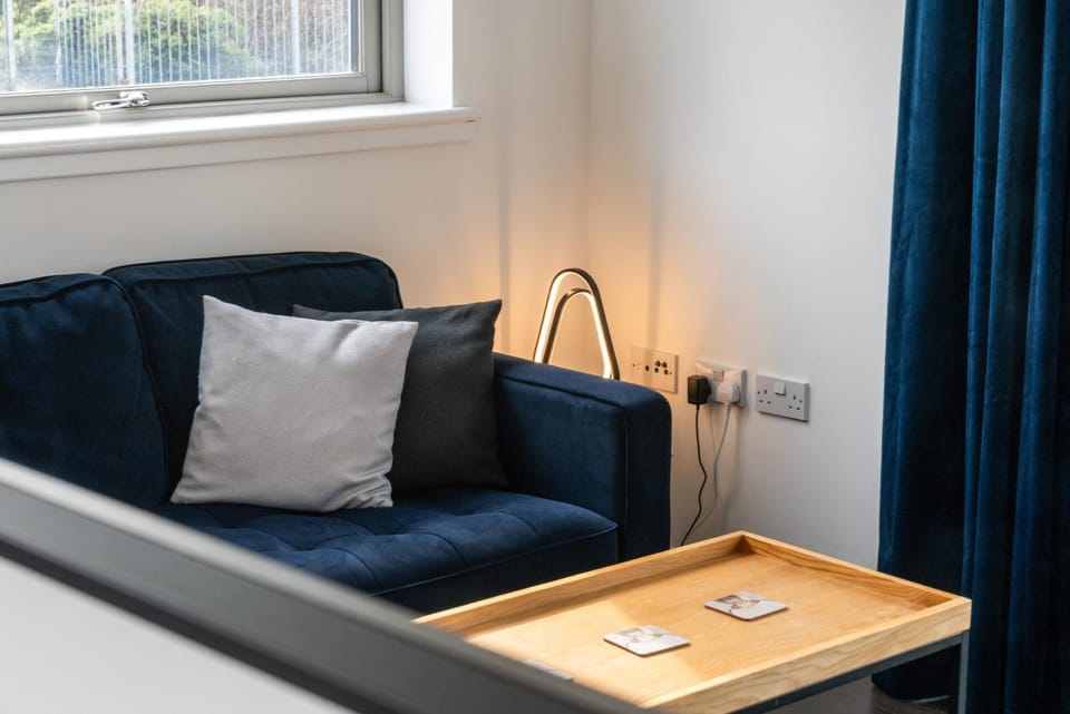 Modern Stirling Apartment - Free Parking House in Stirling