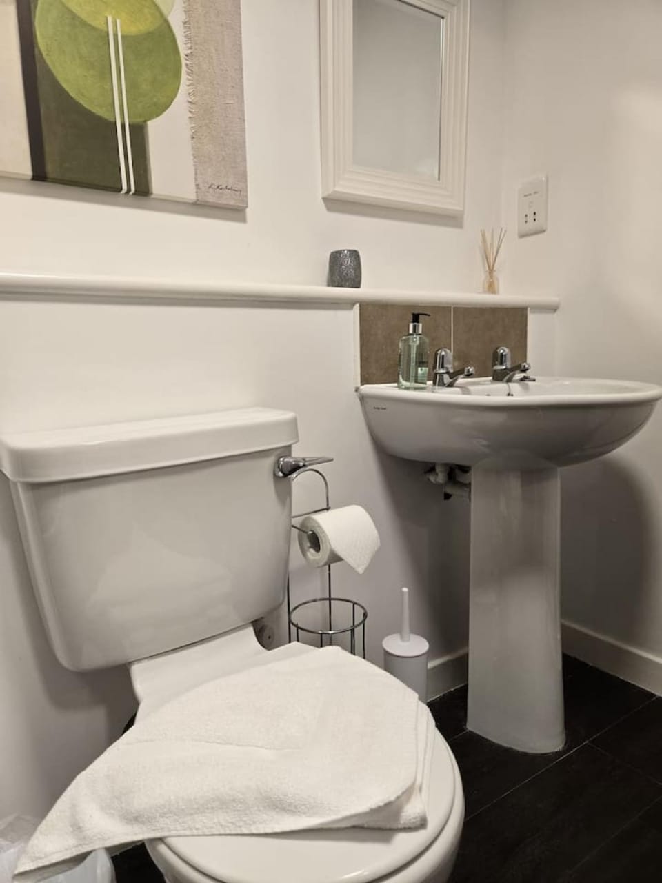 Modern Stirling Apartment - Free Parking House in Stirling