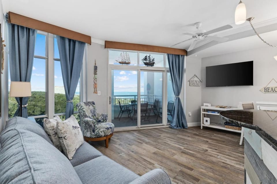 Steps to Beach, Year-Round Fun, Ocean Views, Indoor Outdoor Pools, Hot Tub House in Myrtle Beach