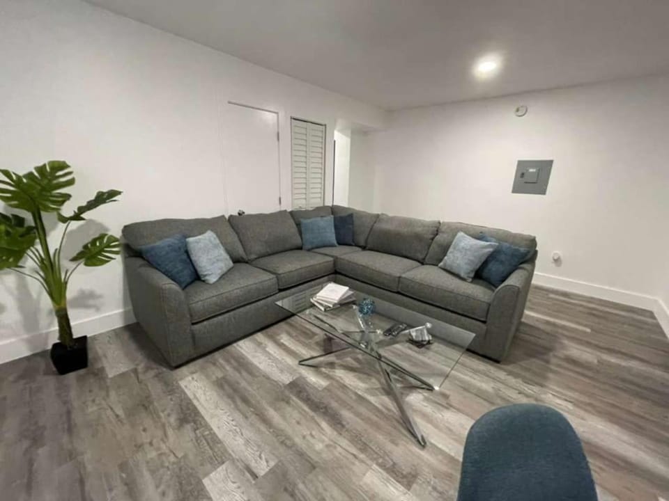 KING OF MIAMI - 2bd Retreat 1 mile from Brickell Apartment in Coral Gables