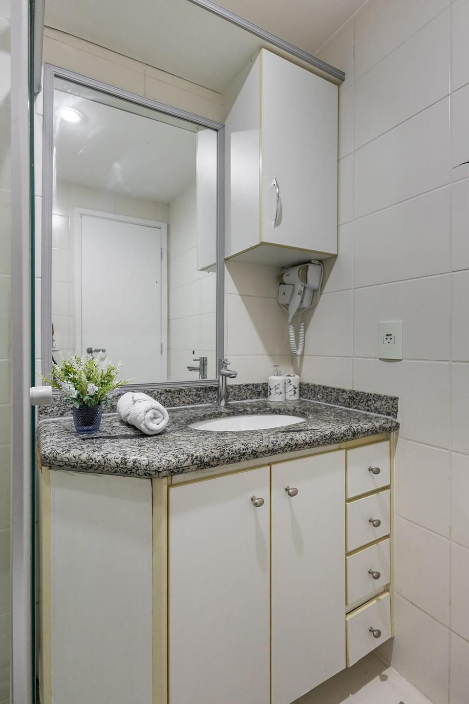 907 Ap charmoso em Pinheiros com academia e AC Apartment in Sao Paulo City