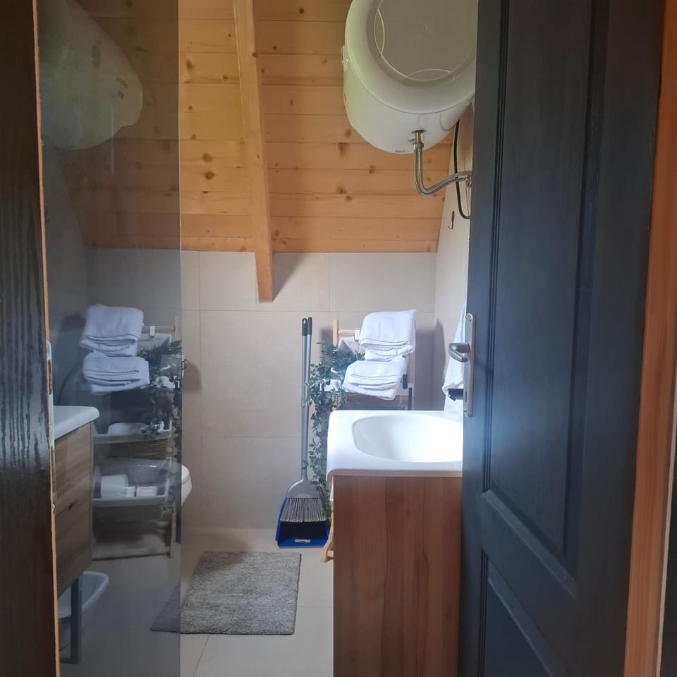 Toilet, Bathroom, towels