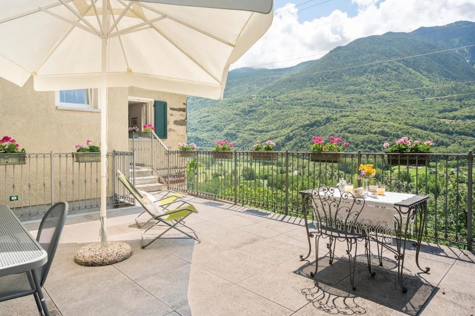 Spring, Day, Natural landscape, View (from property/room), Balcony/Terrace, Dining area, Mountain view