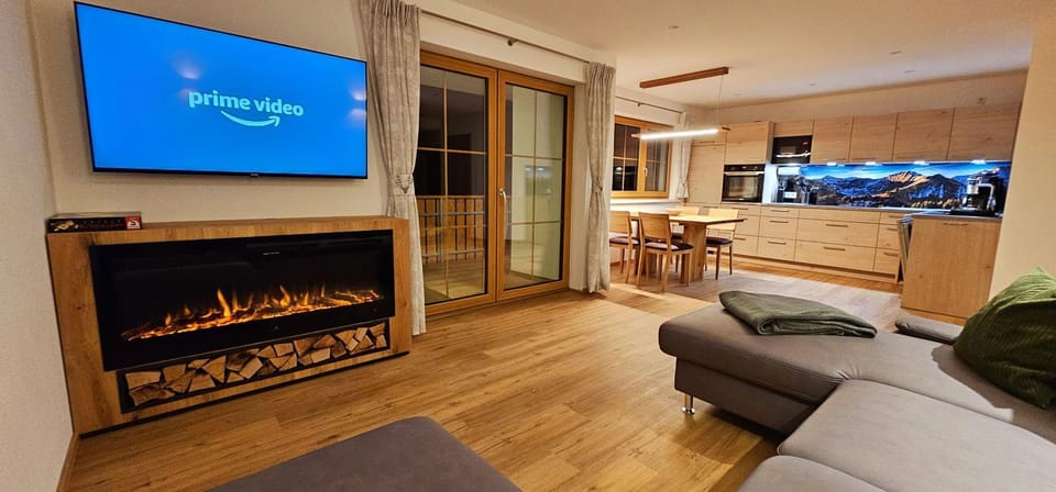 TV and multimedia, Kitchen or kitchenette, Living room, Dining area