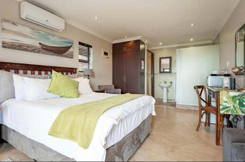 Kitchen or kitchenette, Photo of the whole room, Bedroom, air conditioner