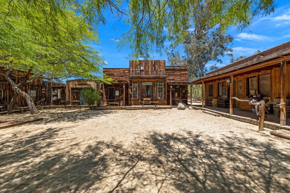 Bubbling Wells Oasis - 107 Acre Private Adventure Villa in Desert Hot Springs