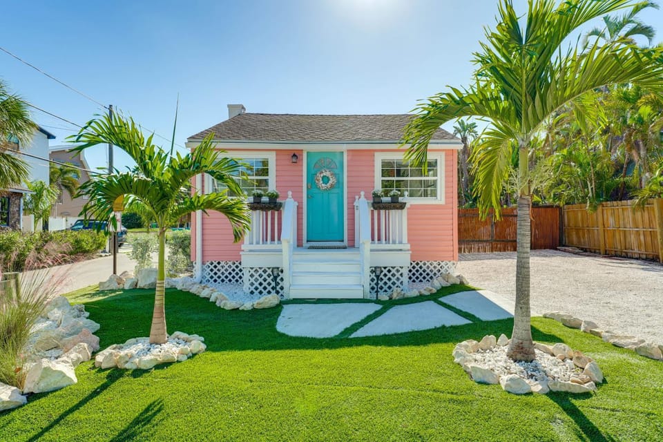 1 Block to Treasure Island Beach: Gem w/ Hot Tub House in Treasure Island