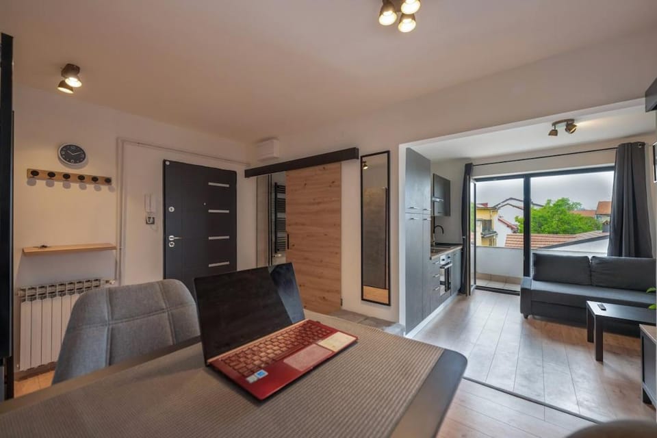 TV and multimedia, Kitchen or kitchenette, Living room, Seating area, Dining area
