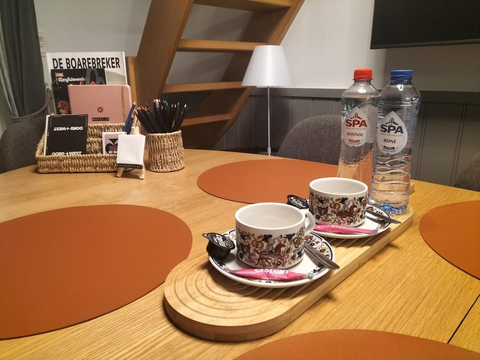 Coffee/tea facilities, Dining area