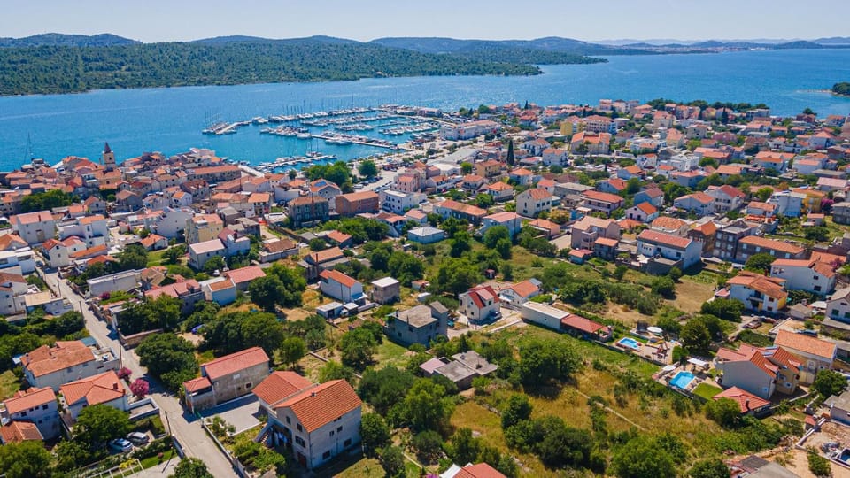 Bird's eye view, Location