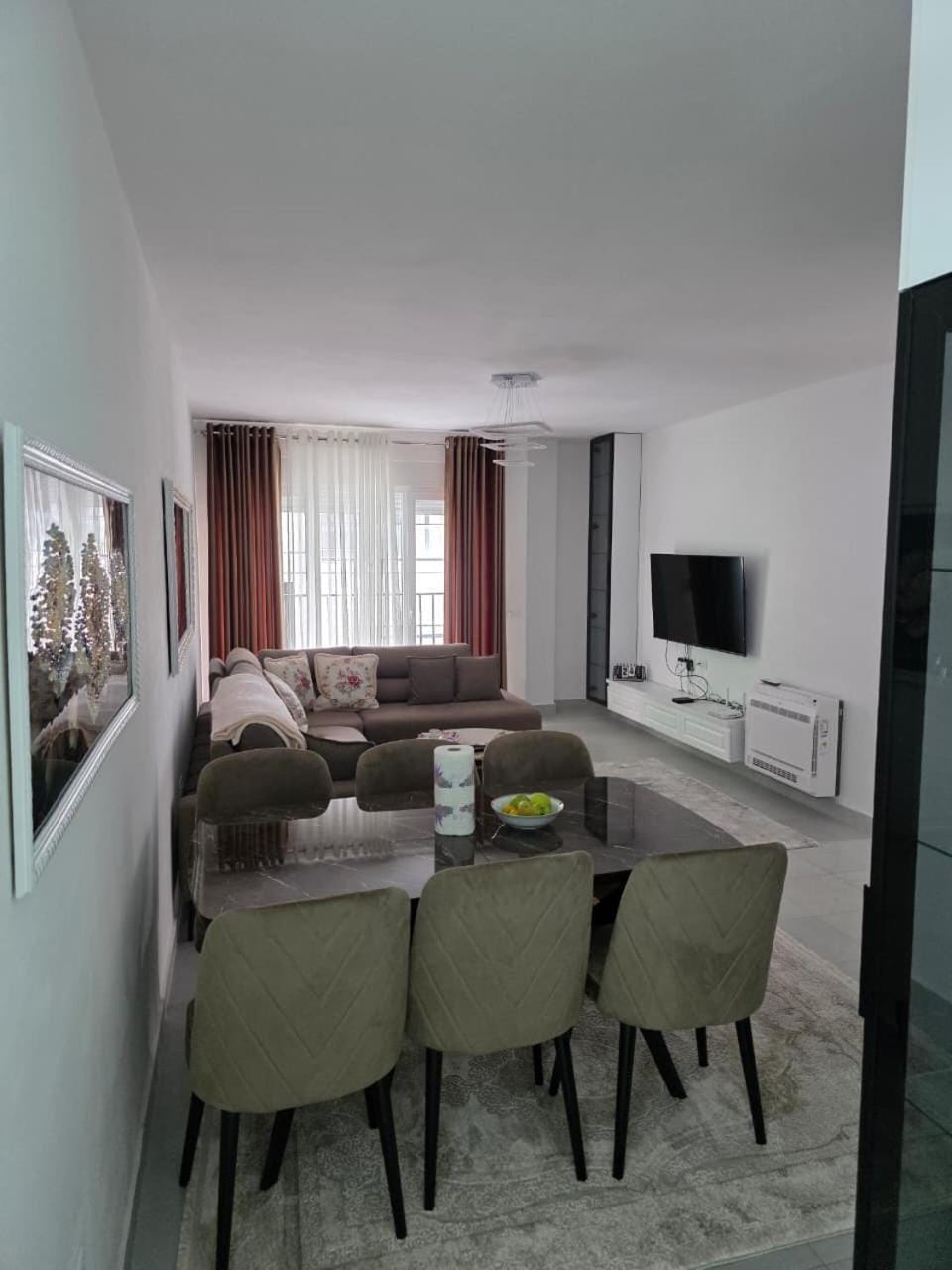 Communal lounge/ TV room, TV and multimedia, Living room, Seating area, Dining area