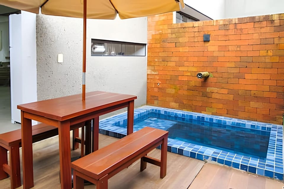 Dining area, Swimming pool