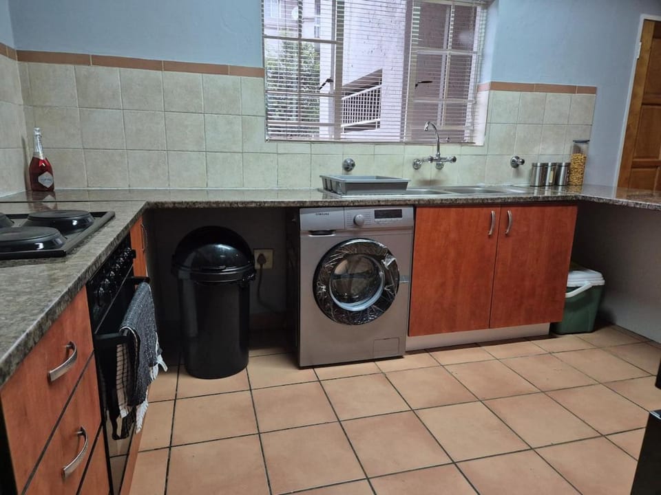 Kitchen or kitchenette, washing machine