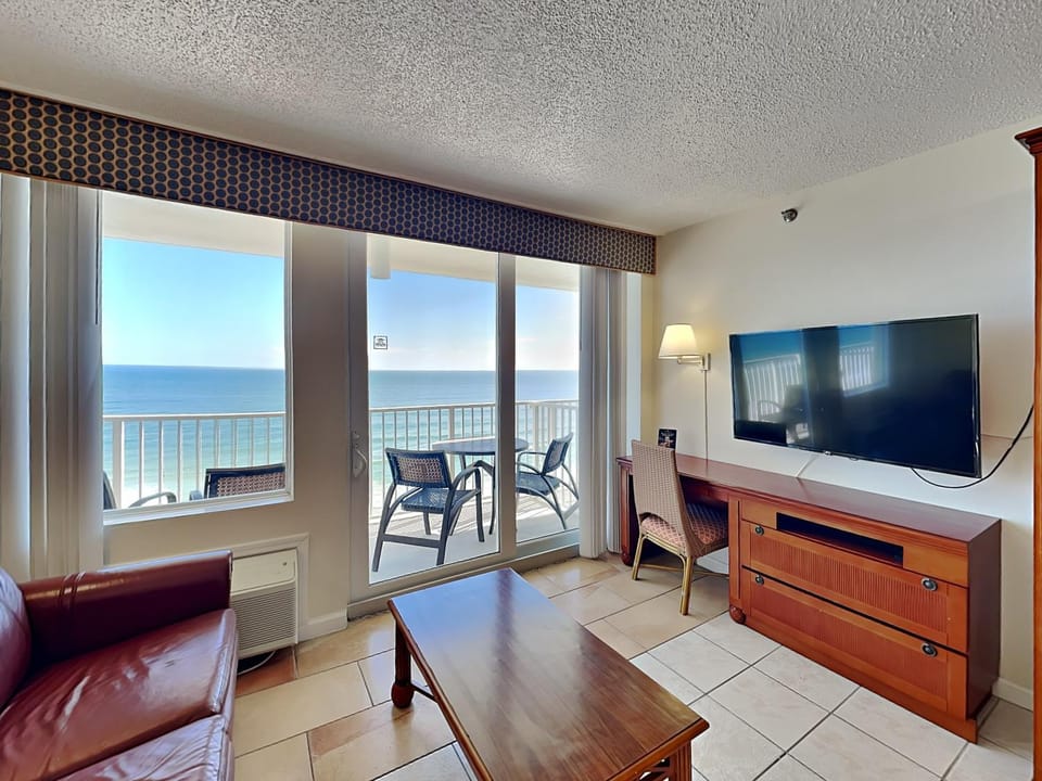 TV and multimedia, View (from property/room), Balcony/Terrace, Living room, Seating area, Sea view, furniture