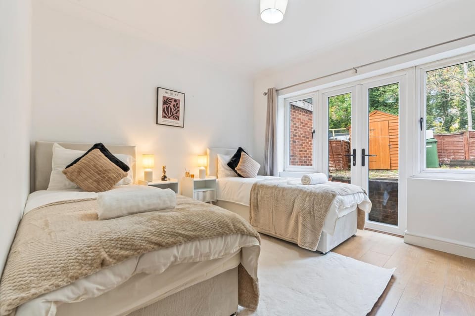 Spacious 2-Bed Apartment, 3 Min Walk to Wembley Stadium Station Apartment in Wembley