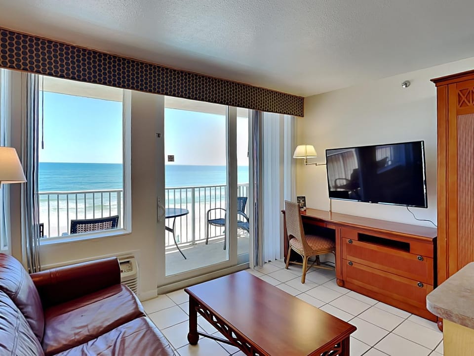 Day, TV and multimedia, Balcony/Terrace, Living room, Seating area, Sea view, furniture