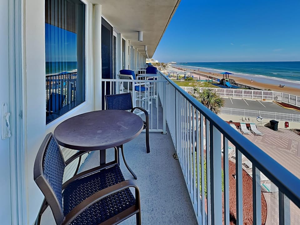 Balcony/Terrace, Seating area, Beach, Sea view