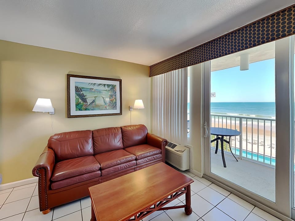 Day, View (from property/room), Balcony/Terrace, Living room, Seating area, Sea view, Swimming pool, furniture