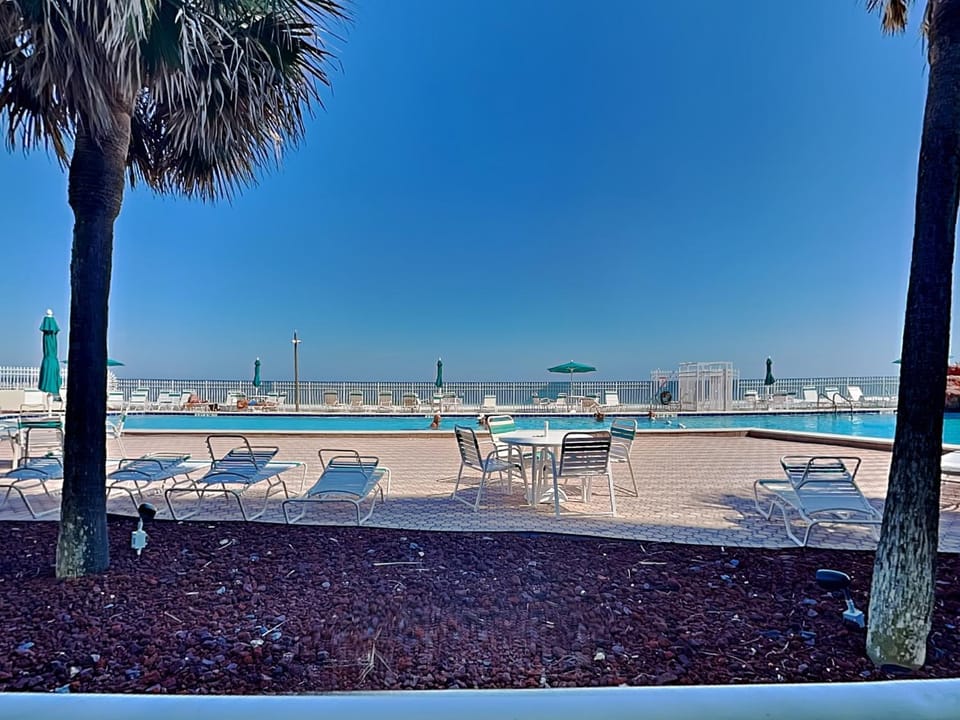 Day, Summer, Seating area, Swimming pool