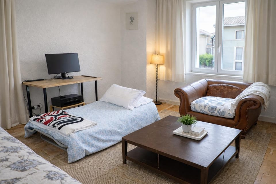 Bed, Seating area, Bedroom