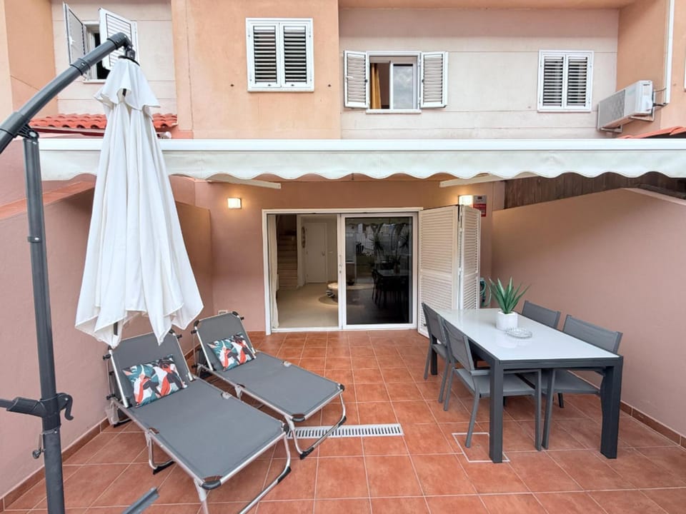 Patio, Balcony/Terrace, sunbed