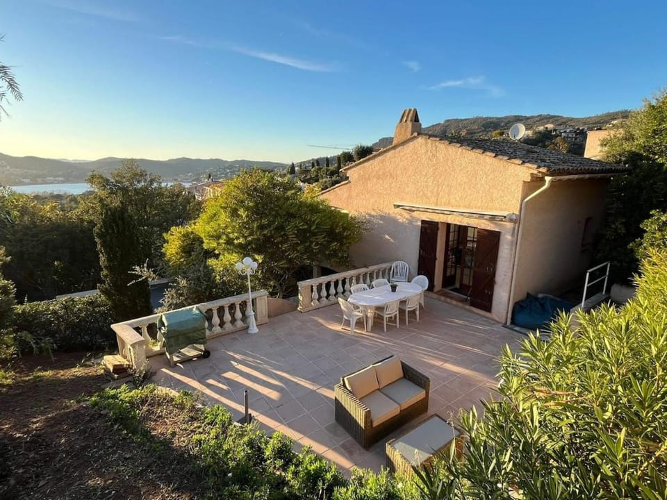 5-Bedroom Villa with Pool and Sunny Garden Villa in Saint-Raphael