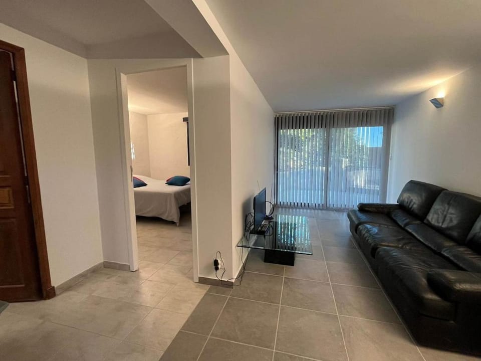 5-Bedroom Villa with Pool and Sunny Garden Villa in Saint-Raphael