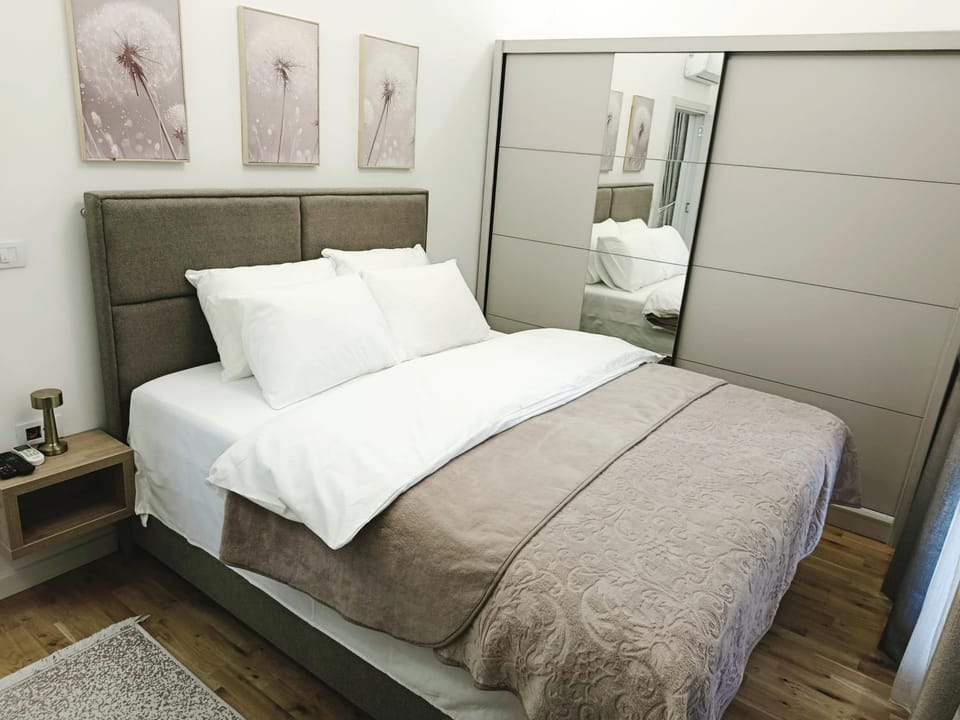 Bed, Bathroom, Photo of the whole room, Bedroom, towels, wardrobe