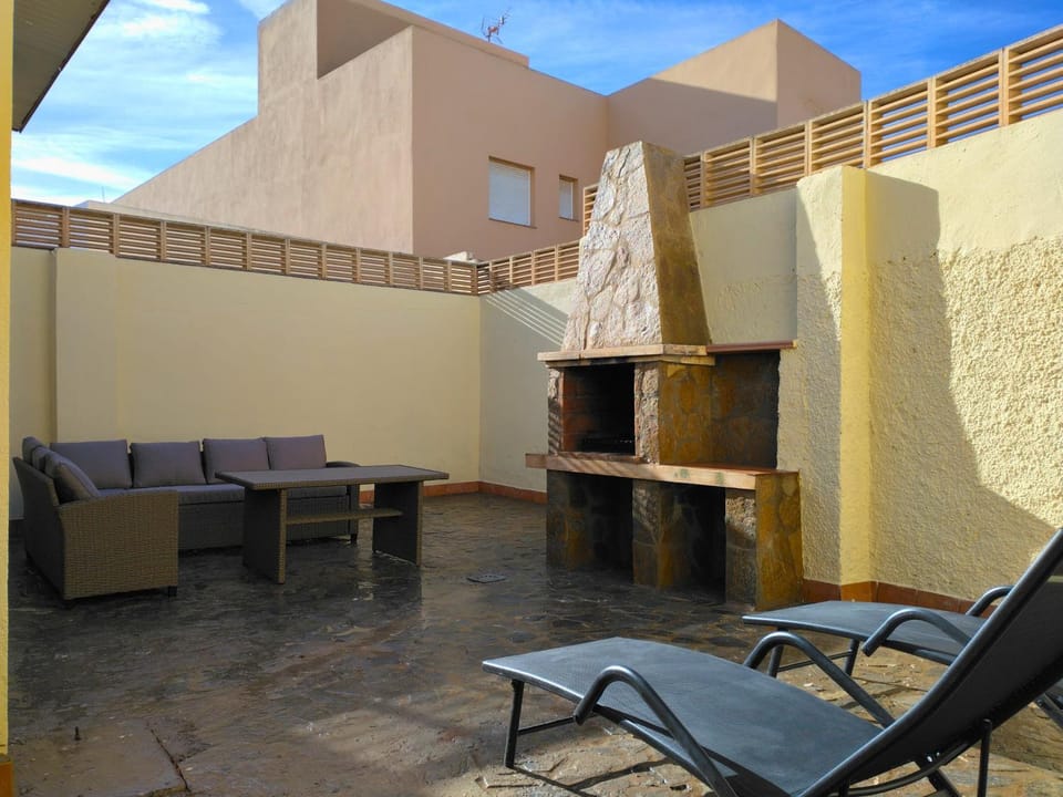 Patio, Day, BBQ facilities, Garden, Balcony/Terrace, Seating area, sunbed
