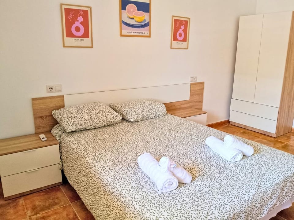 Bed, Photo of the whole room, Bedroom, towels, wardrobe