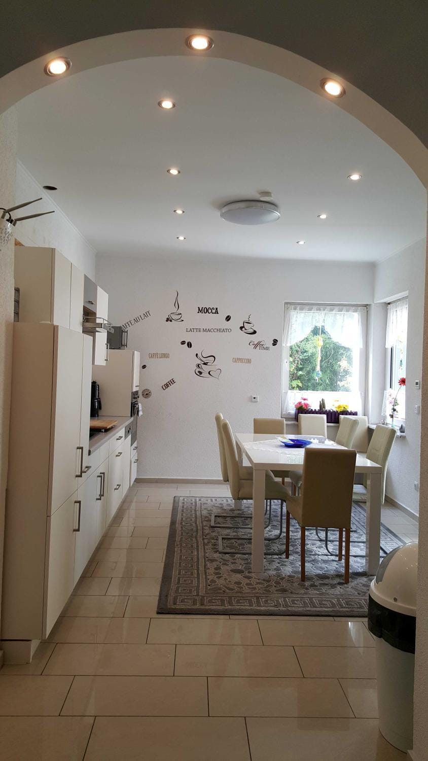 Coffee/tea facilities, Kitchen or kitchenette, Seating area
