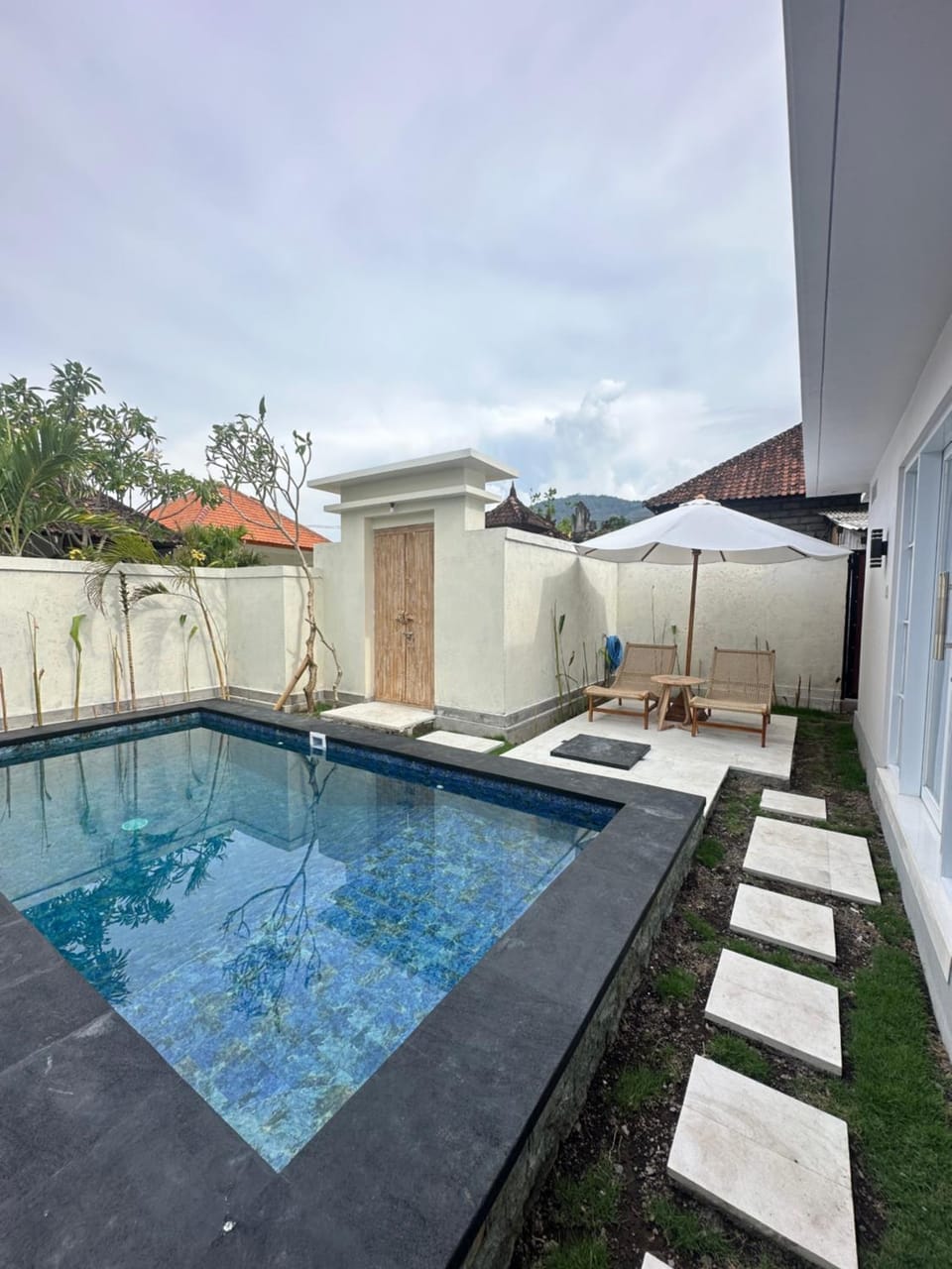 Pool view, Swimming pool, sunbed