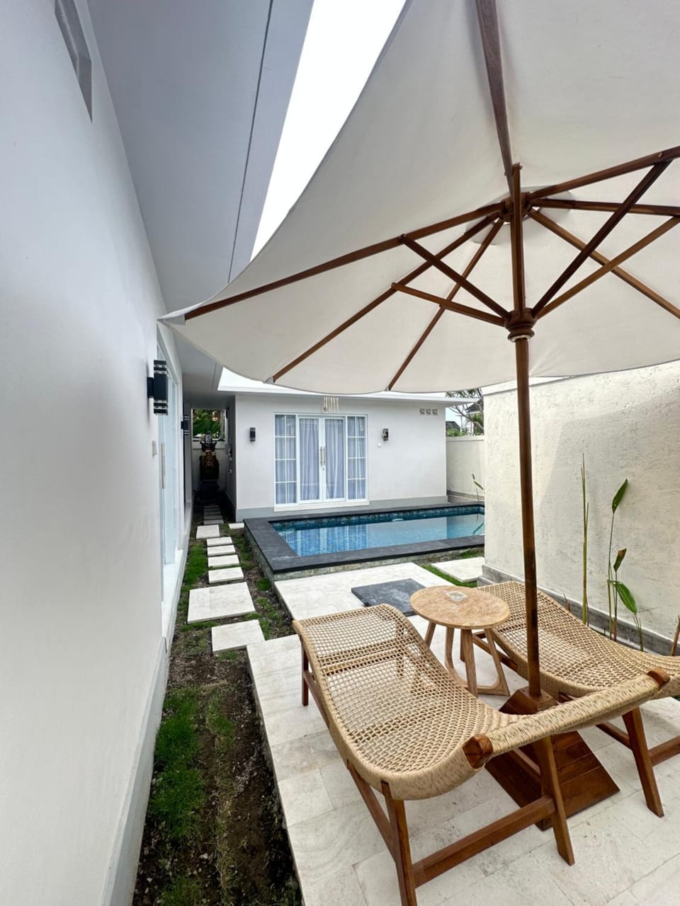 Day, Pool view, Swimming pool, sunbed