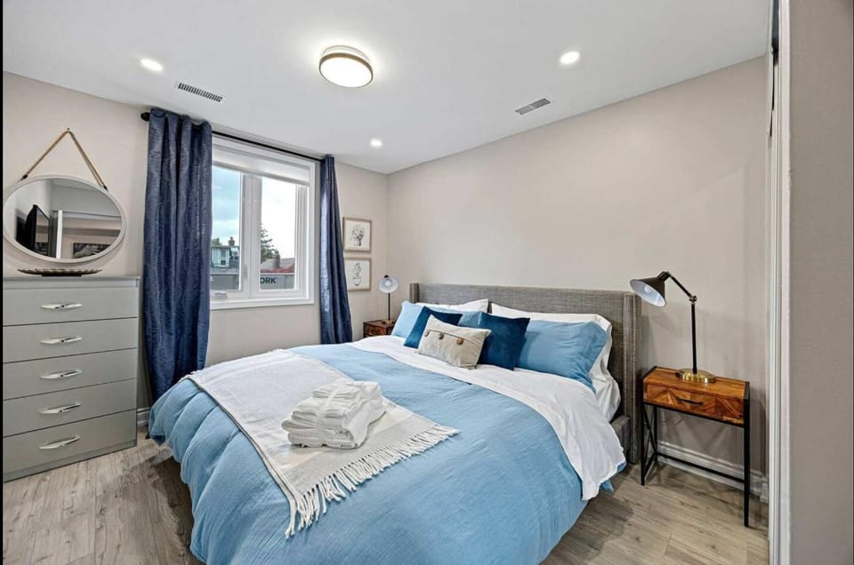Casa St Clair Hotel Stylish Modern Family Suite with Patio Hotel in Toronto