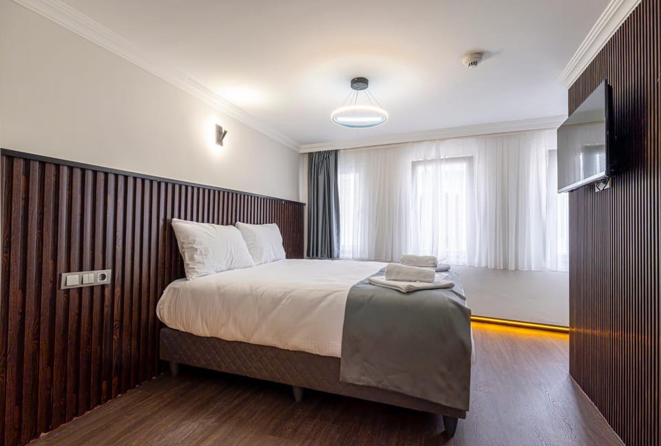 Bed, TV and multimedia, Photo of the whole room, Bedroom, elevator