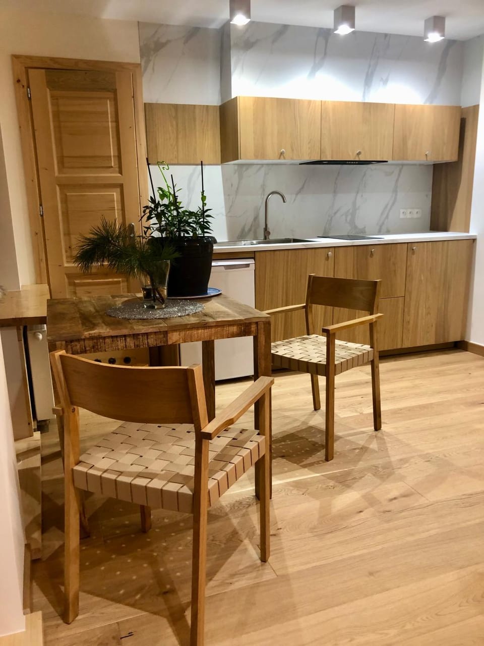 Kitchen or kitchenette, Dining area, stove