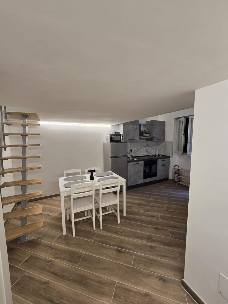 Kitchen or kitchenette, Dining area, oven, stove