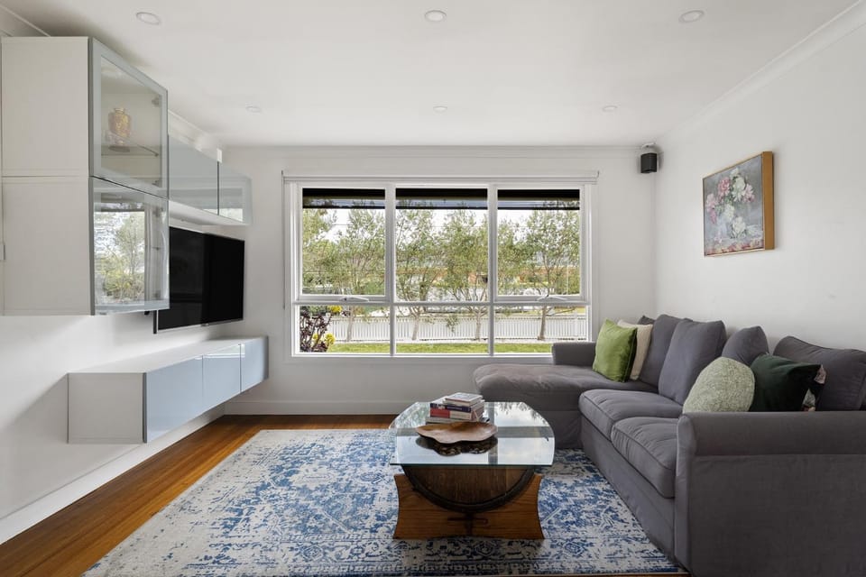Mordialloc Coastal Escape Beach, Garden & Parking House in Melbourne