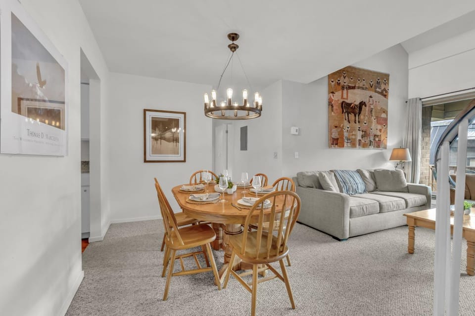Park City Escape Walk to Lifts plus Shared Hot Tub House in Park City