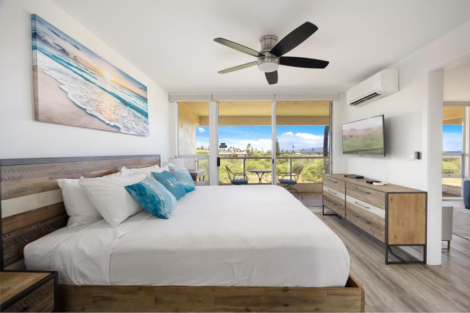 Bed, TV and multimedia, Bedroom