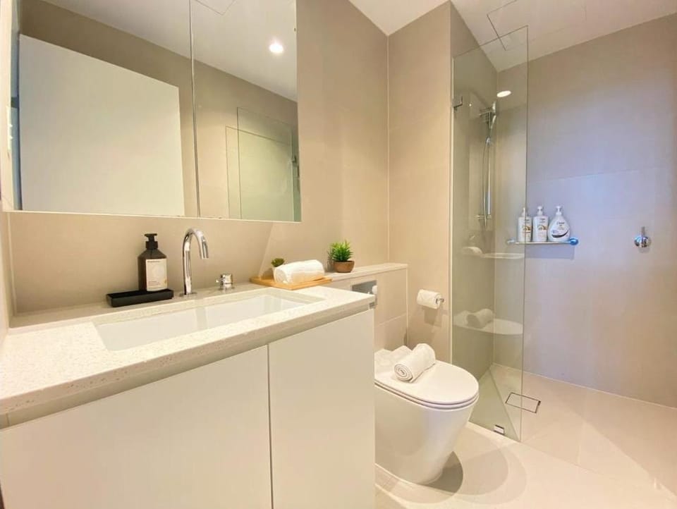 Shower, Toilet, Bathroom