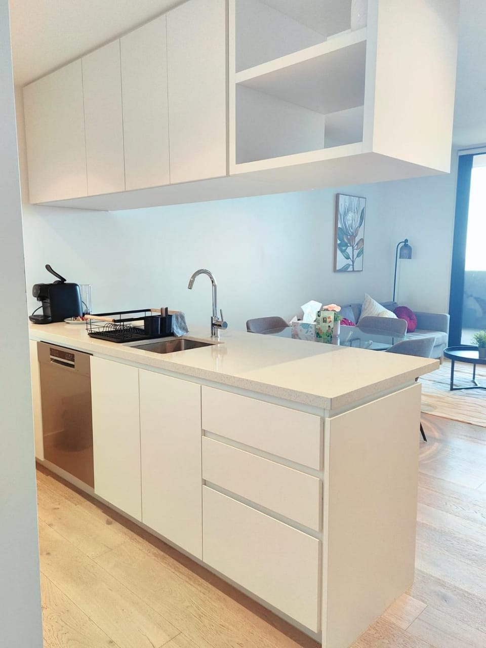 Coffee/tea facilities, Kitchen or kitchenette, stove