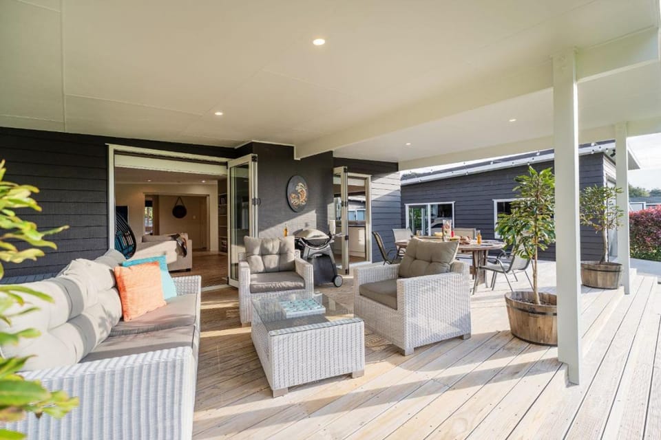 Patio, BBQ facilities