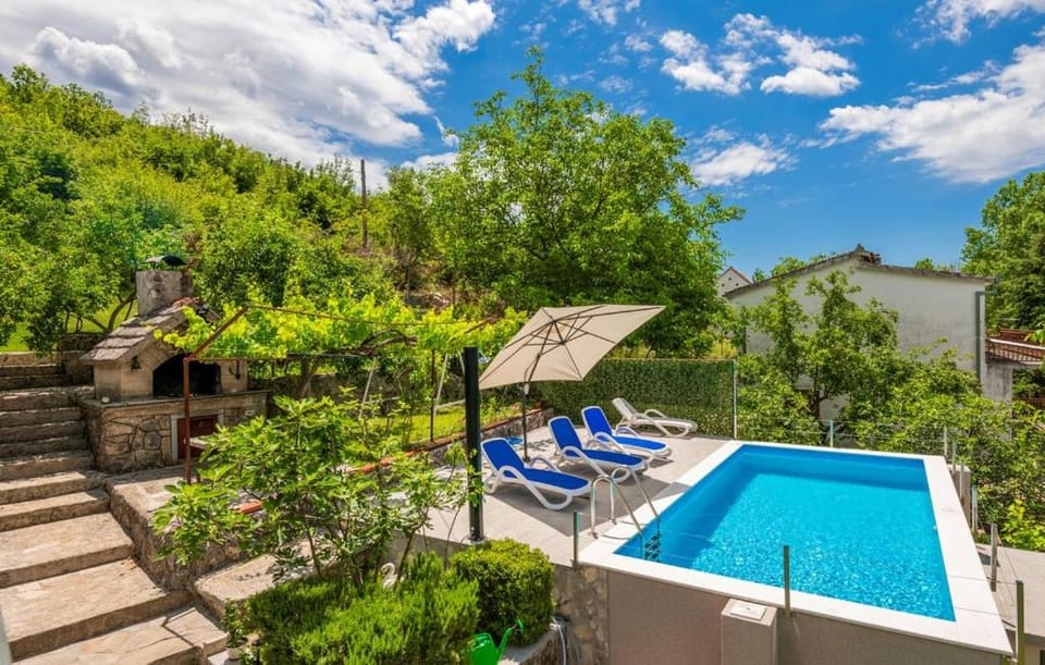 Swimming pool, Location, children, Family