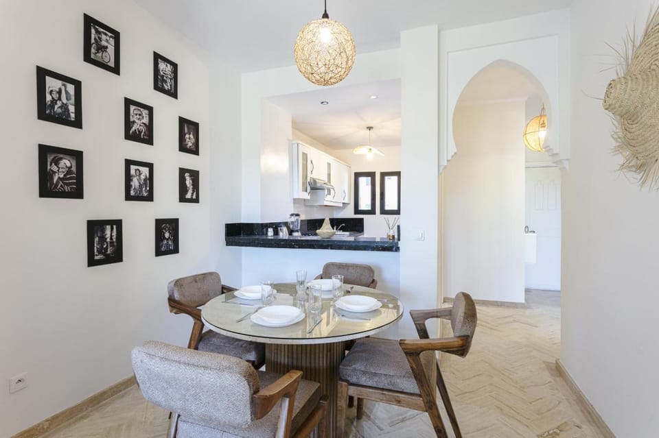 Dining area, kitchen