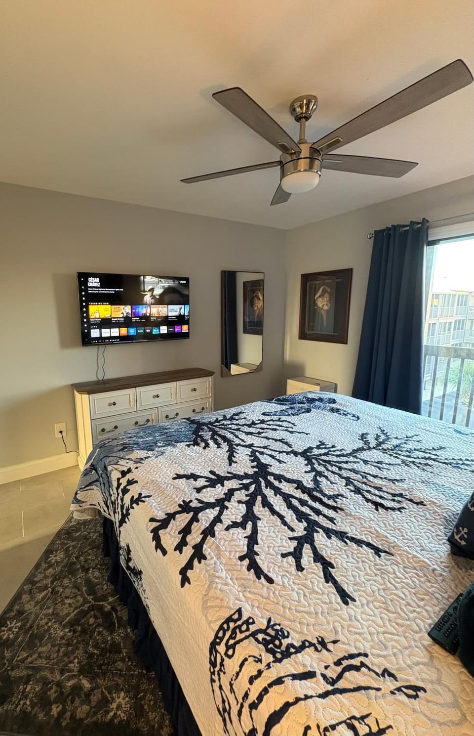 Bed, TV and multimedia, Bedroom