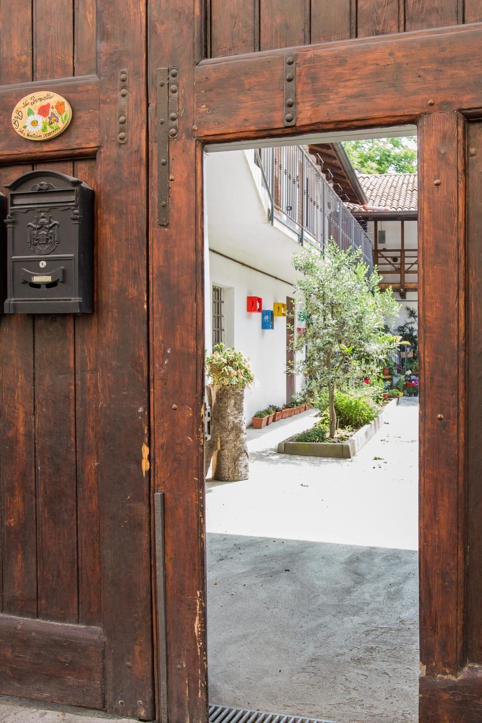 Facade/entrance, Decorative detail
