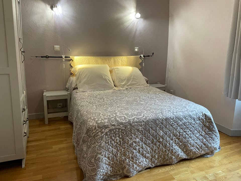 Shower, Toilet, Bed, Bathroom, View (from property/room), Living room, Bedroom, Mountain view, Meals, Breakfast, Continental breakfast, Lunch, Dinner, Drinks, Alcoholic drinks, Non alcoholic drinks, Family, heating, locker, storage, wardrobe