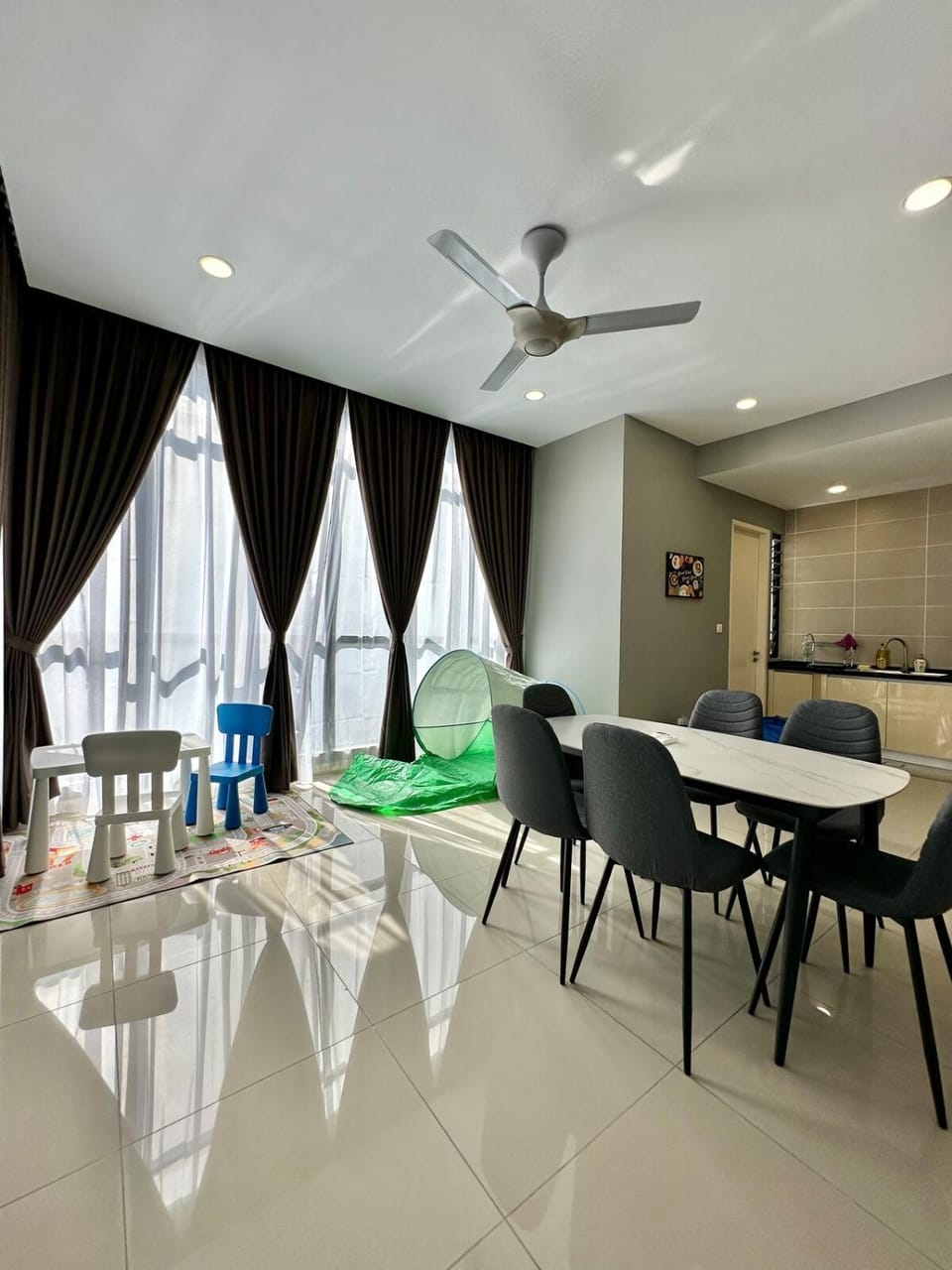 Living room, Seating area, Dining area